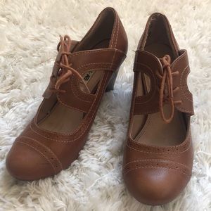 American Eagle tan leather heels